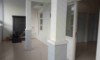 Pinhome 160524 
Dijual cepat !!!
Rumah sudah di renov 2 lantai  di perum riverview dekat pondok Candra waru Sidoarjo 

Lt 110 ( 10 x 11 ) 
Lb 150 M2