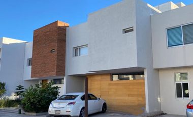 ¡Casa en Condominio Hacienda Juriquilla Santa Fe Disponible Ahora!