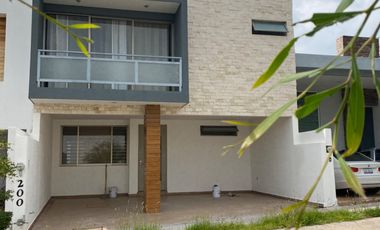 Casa en venta en Punta del Este a 2 cuadras de Walmart