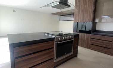 HERMOSA CASA NUEVA EN RENTA