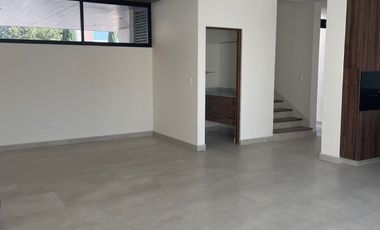 HERMOSA CASA NUEVA EN RENTA