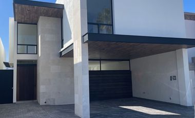 HERMOSA CASA NUEVA EN RENTA