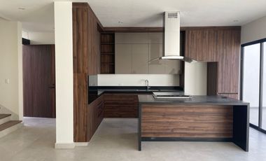 HERMOSA CASA NUEVA EN RENTA