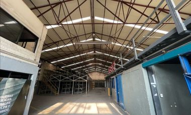 Bodega en renta de 2500 m2 en Av. Ceylan