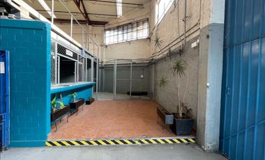 Bodega en renta de 2500 m2 en Av. Ceylan