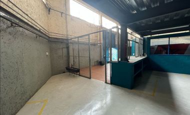 Bodega en renta de 2500 m2 en Av. Ceylan