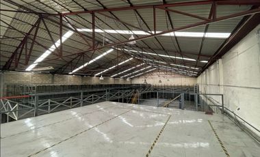 Bodega en renta de 2500 m2 en Av. Ceylan