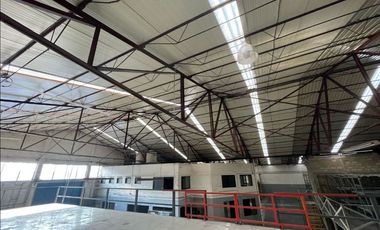 Bodega en renta de 2500 m2 en Av. Ceylan