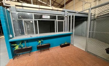 Bodega en renta de 2500 m2 en Av. Ceylan