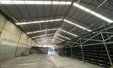 Bodega en renta de 2500 m2 en Av. Ceylan