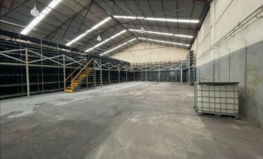 Bodega en renta de 2500 m2 en Av. Ceylan