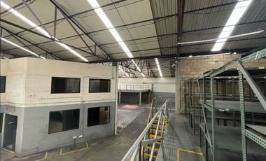 Bodega en renta de 2500 m2 en Av. Ceylan