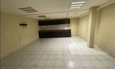 Bodega en renta de 2500 m2 en Av. Ceylan