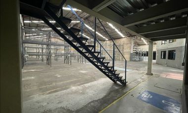 Bodega en renta de 2500 m2 en Av. Ceylan