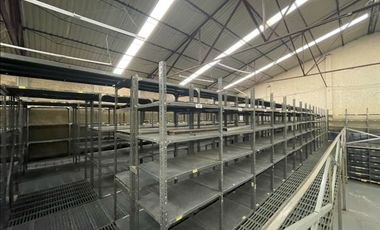 Bodega en renta de 2500 m2 en Av. Ceylan