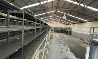 Bodega en renta de 2500 m2 en Av. Ceylan