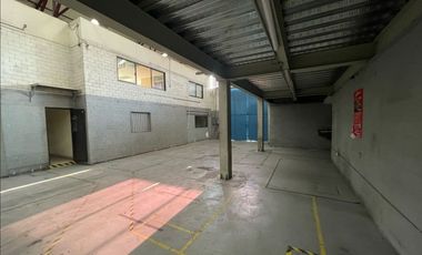 Bodega en renta de 2500 m2 en Av. Ceylan