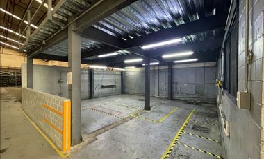 Bodega en renta de 2500 m2 en Av. Ceylan