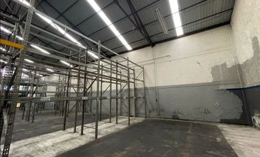 Bodega en renta de 2500 m2 en Av. Ceylan