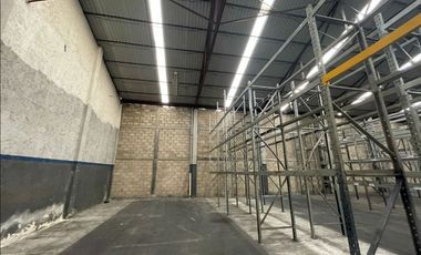 Bodega en renta de 2500 m2 en Av. Ceylan