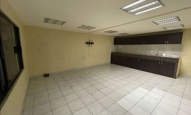 Bodega en renta de 2500 m2 en Av. Ceylan
