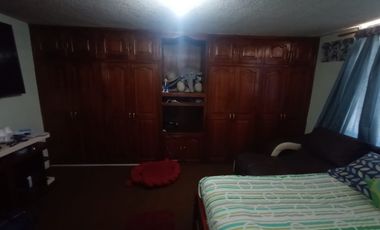 VENDO CASA EN EL SECTOR DE LA MAGDALENA, AMPLIA, SEGURA, ESQUINERA, RENTERA