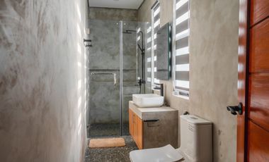 Villa for sale in Alfonsos, Cavite