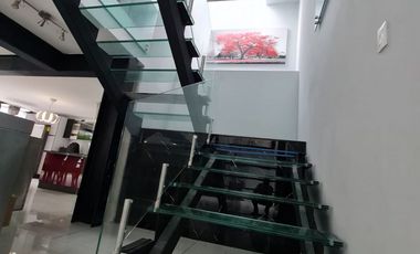 A ESTRENAR IMPECABLE CASA TOTALMENTE REMODELADA