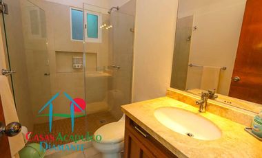 Casa con tres terrazas, roof garden, 2 estacionamientos