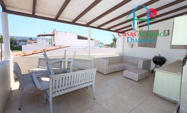 Casa con tres terrazas, roof garden, 2 estacionamientos