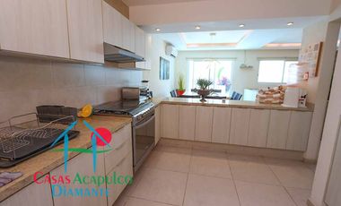 Casa con tres terrazas, roof garden, 2 estacionamientos