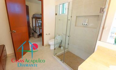 Casa con tres terrazas, roof garden, 2 estacionamientos