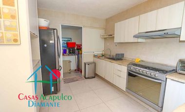 Casa con tres terrazas, roof garden, 2 estacionamientos