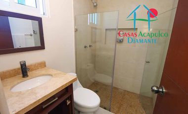 Casa con tres terrazas, roof garden, 2 estacionamientos