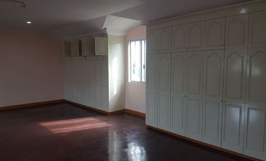 for sale 3 storey house with 5 bedroom plus 2 parking in cabancalan mandaue cebu