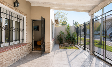 Castelar Norte - Venta - Chalet 3 Ambientes Impecable