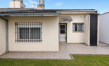 Castelar Norte - Venta - Chalet 3 Ambientes Impecable