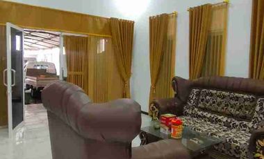 Jual Rumah Usaha
*Nol Jalan Waru Sidoarjo*
Dekat RS Mitra Keluarga Waru

Luas 592m2
Dimensi 9.5x62
LB 400m2 ( 1 Lantai )

*Rumah Induk*
- Kmr tidur 4