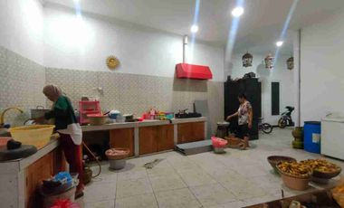 Jual Rumah Usaha
*Nol Jalan Waru Sidoarjo*
Dekat RS Mitra Keluarga Waru

Luas 592m2
Dimensi 9.5x62
LB 400m2 ( 1 Lantai )

*Rumah Induk*
- Kmr tidur 4