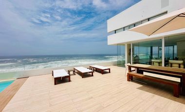 🤩 Linda y elegante casa de playa de 3 niveles, frente al mar en primera fila en playa Punta Corrientes
