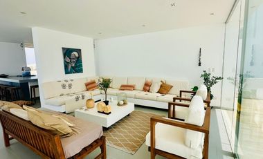 🤩 Linda y elegante casa de playa de 3 niveles, frente al mar en primera fila en playa Punta Corrientes