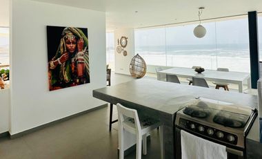 🤩 Linda y elegante casa de playa de 3 niveles, frente al mar en primera fila en playa Punta Corrientes