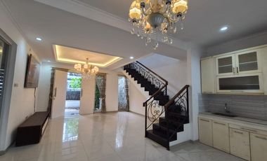 Rumah Garasi 3 Mobil di Tebet Timur Jakarta Selatan