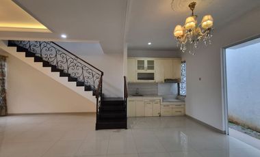 Rumah Garasi 3 Mobil di Tebet Timur Jakarta Selatan