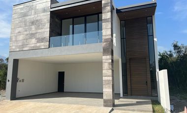 CASA EN VENTA EN AYSSO RESIDENCIAL EL YERBANIZ EN SANTIAGO