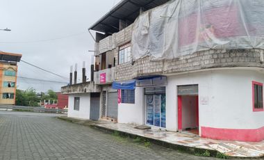 Vendo casa en la Calle César Augusto Villacrés y Abraham Calazacón
