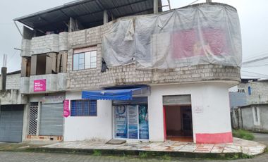 Vendo casa en la Calle César Augusto Villacrés y Abraham Calazacón