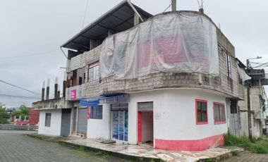 Vendo casa en la Calle César Augusto Villacrés y Abraham Calazacón