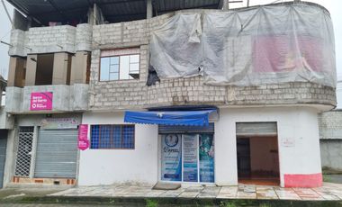 Vendo casa en la Calle César Augusto Villacrés y Abraham Calazacón