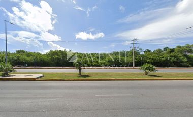 Terreno en venta en Av. Bonampak en el centro de Cancún, Quintana Roo.